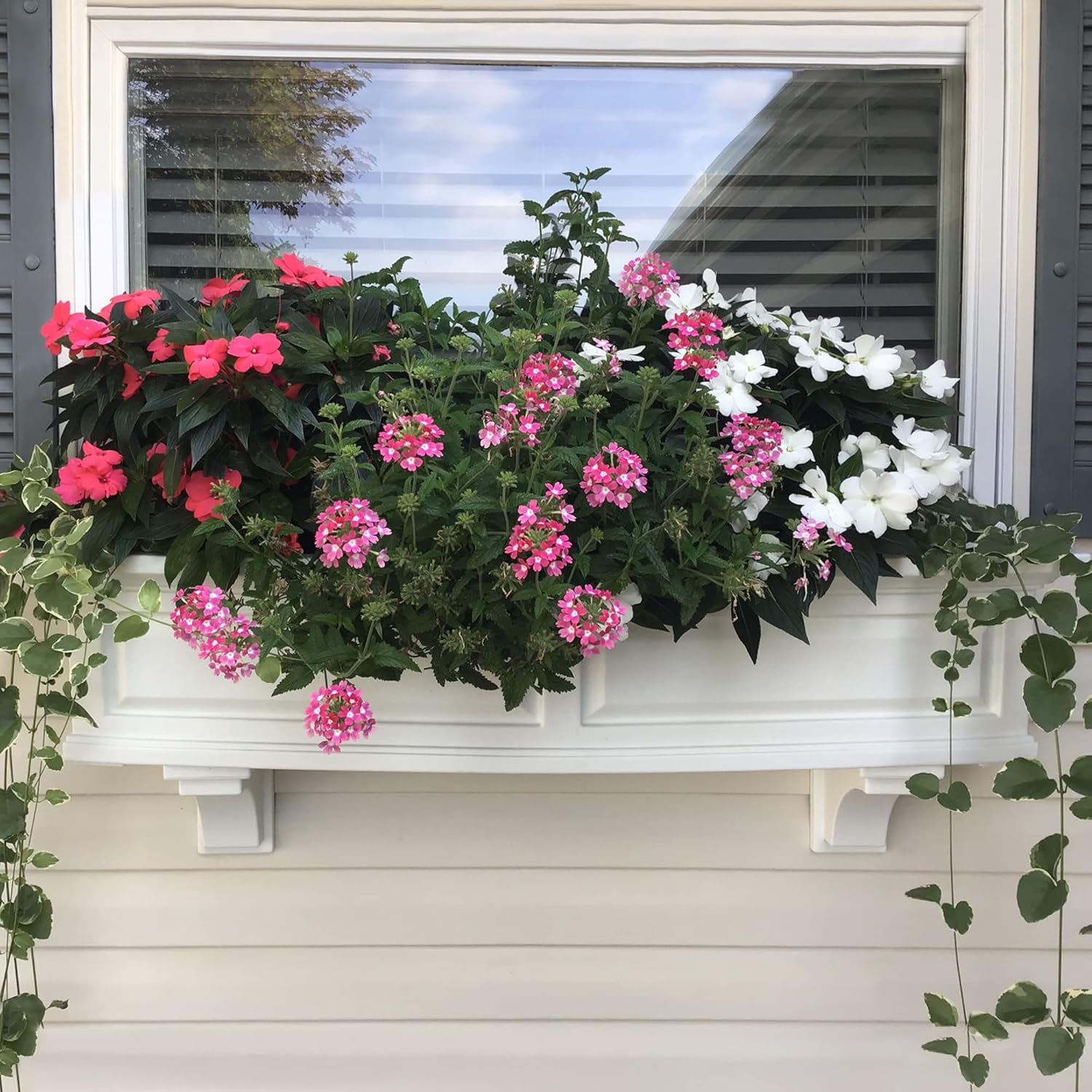 Window Box 4ft White Polyethylene with Water Reservoir T2499