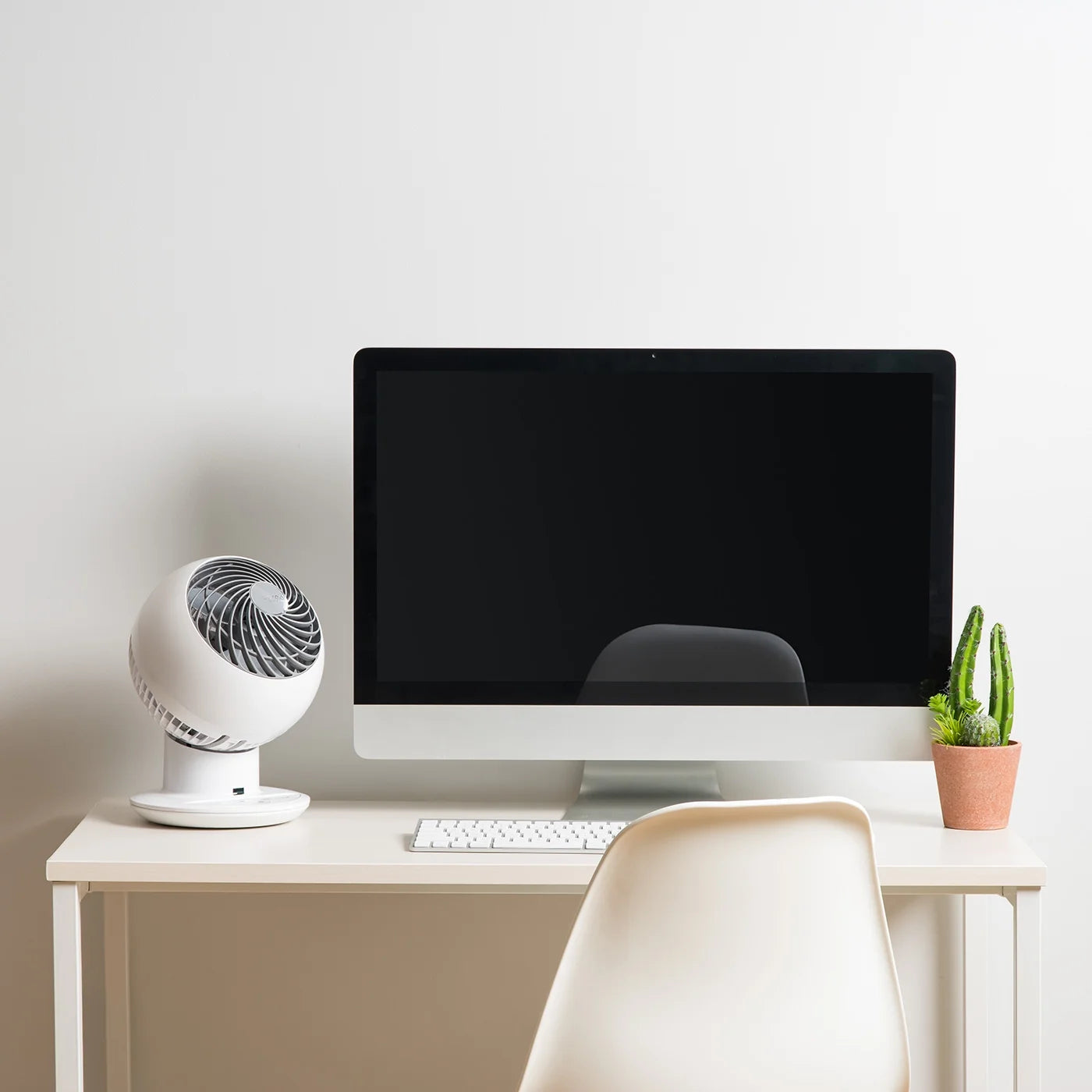 Compact Globe Oscillating Circulating Fan with Remote, White O42803