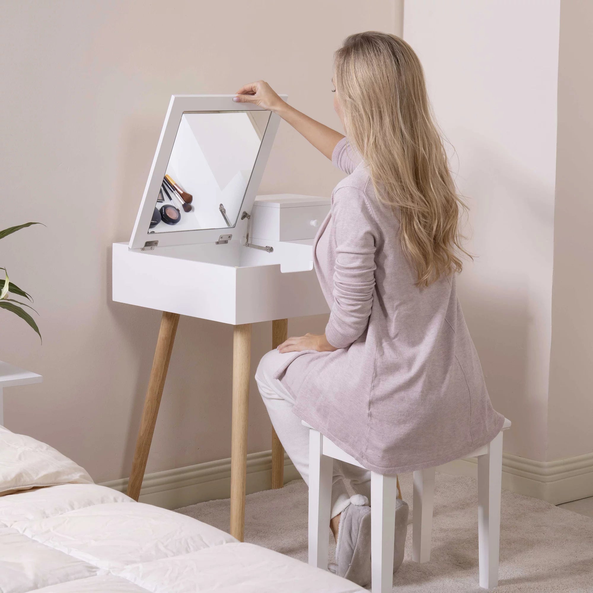 White Vanity Desk with Flip-top Mirror W15207