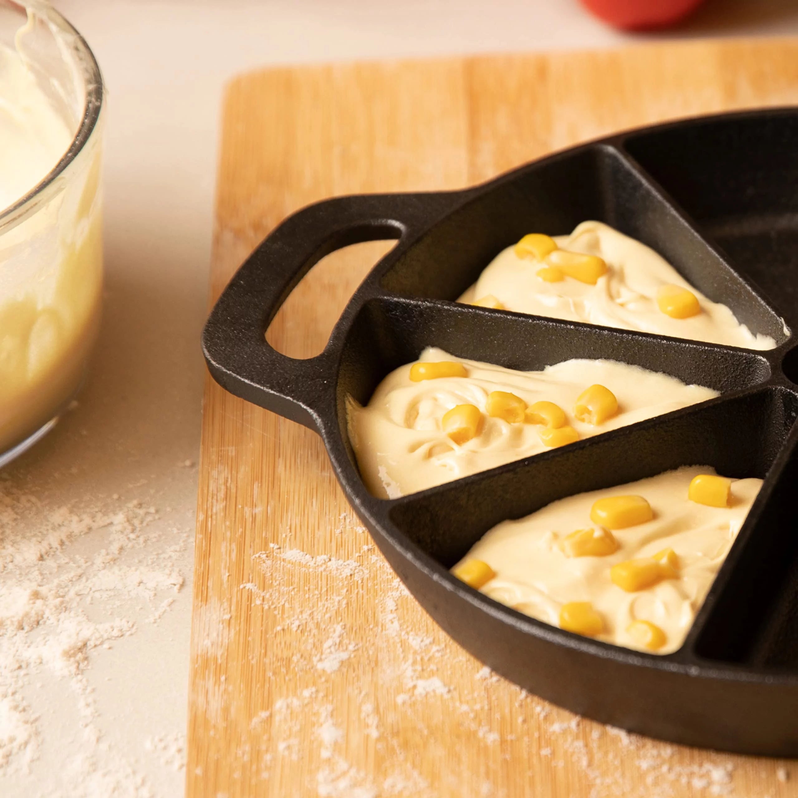 Cast Iron 8-Edges Biscuit & Muffin Pan with Handle F218