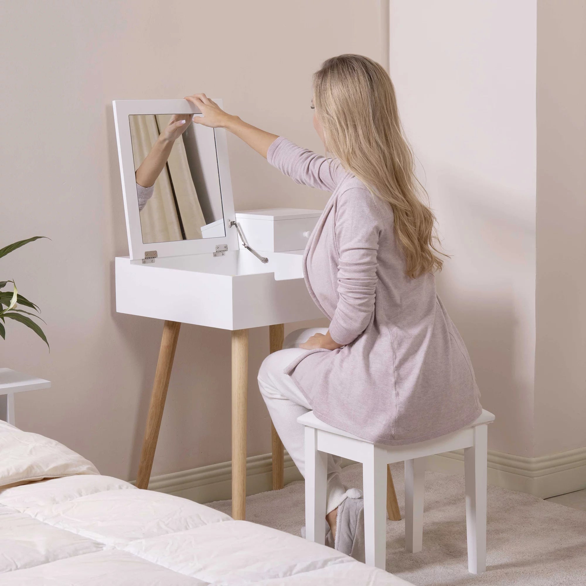 White Vanity Desk with Flip-top Mirror W15207